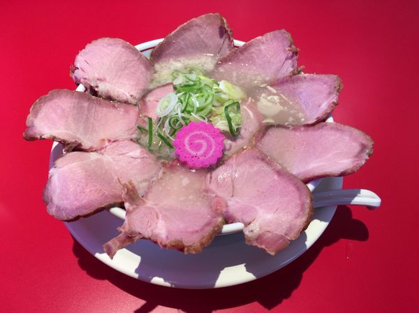 「花びらチャーシューメン」@ソラノイロ 池袋店の写真