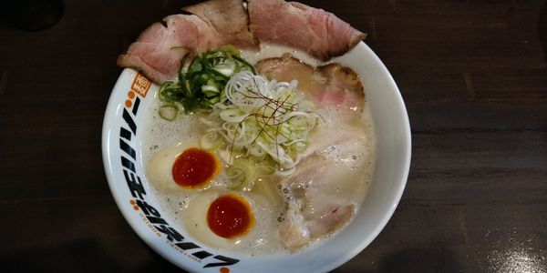 「鶏と豚皮の白湯塩そば」@とりそばモリゾーの写真