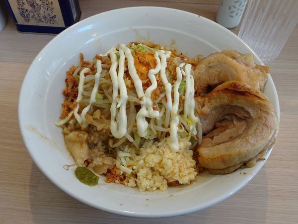 「ラーメン汁なし（800円）＋チーズ（100円）　カラメ以外」@麺屋 味方の写真