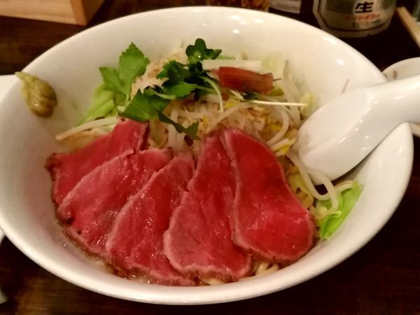 「薄切りビーフまぜそば(並盛・150g)800円」@麺屋 承太郎の写真