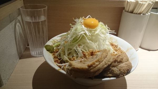 「汁なし５００ｇ・しょうが・ねぎ・タマネギ(本文)￥９５０」@麺屋 味方の写真