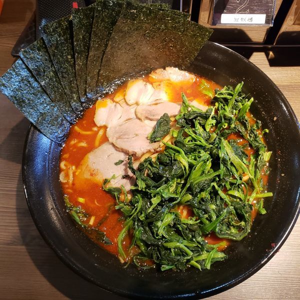 「美辛ラーメン2辛ホウレン草中盛」@ラーメン 萩原家 藤沢店の写真