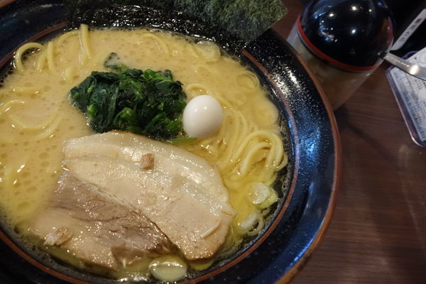 「醤油豚骨らーめん500円（1周年記念2/1～3まで）」@横浜家系ラーメン やまふじ家 野田店の写真