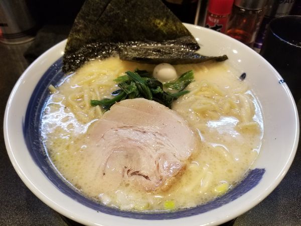 「塩ラーメン」@横浜家系 だるま家の写真