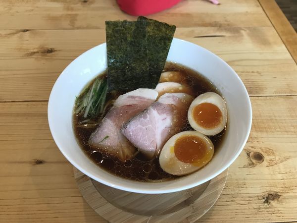 「醤油ラーメン﻿【特製のせ﻿】」@いえろうの写真