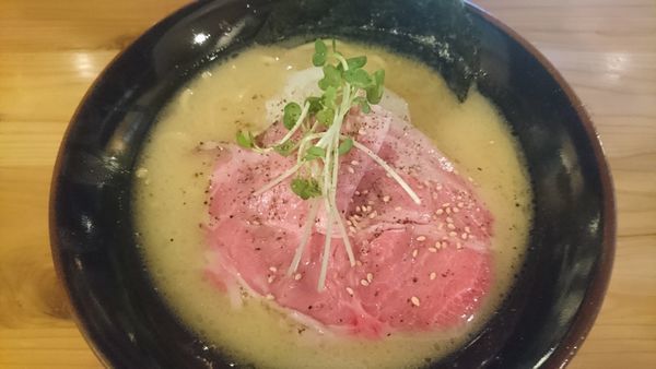「白 鶏白豚醤油ラーメン」@立呑みラーメンバル ZAGINZAの写真