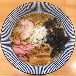 背脂醤油らー麺