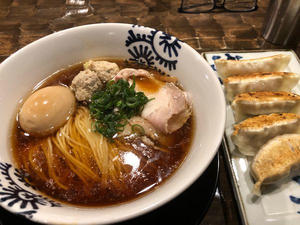 「特級醤油そば1000円、餃子300円」@特級鶏蕎麦 龍介の写真