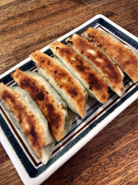 「餃子　324円」@あじべの写真