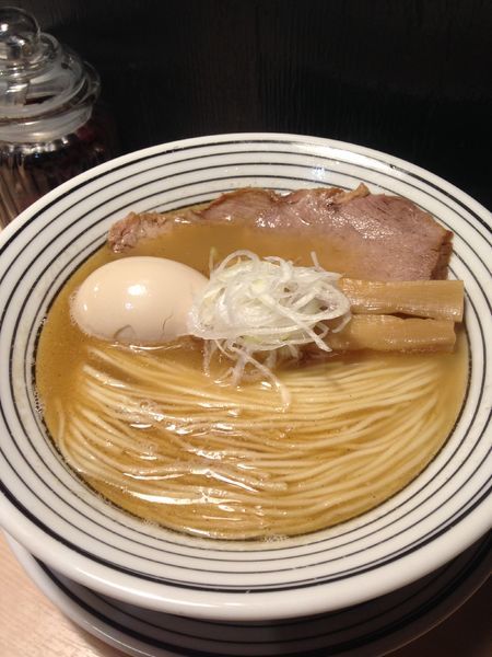 「煮干しらぁめん 味玉入り」@煮干しらぁめん 猫トラ亭の写真