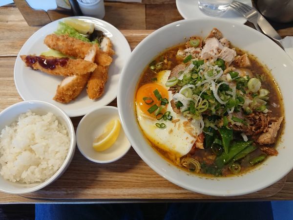 「カレーラーメン＋チキンカツ」@ブラウンオニオンカレーファクトリーの写真
