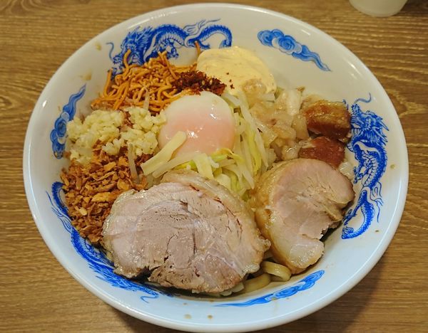 「豚マシまぜそば(880円)」@ジャンクガレッジ 東大宮店の写真