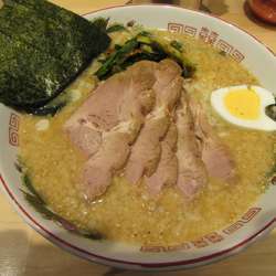 限定　味噌ラーメン（ニラ）（８３０円）＋チャーシュー