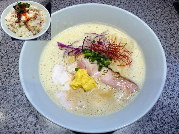 「限定 黒さつま鶏・濃厚純鶏白湯(醤油)+他」@ラーメン宮郎の写真