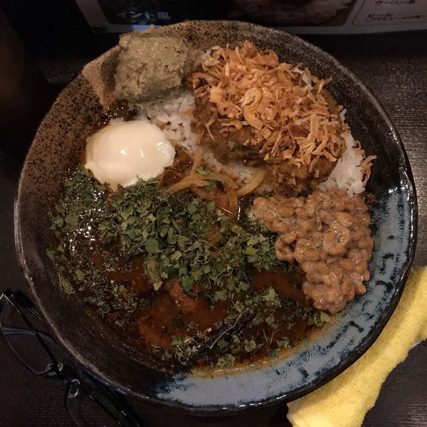 「あいがけカレー（チキン／35辛）＋裏メニュー」@カレーノトリコの写真