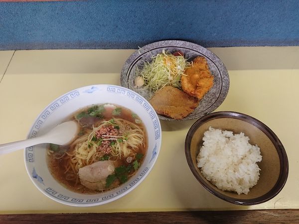 「らーめんセット 700円」@大豪の写真