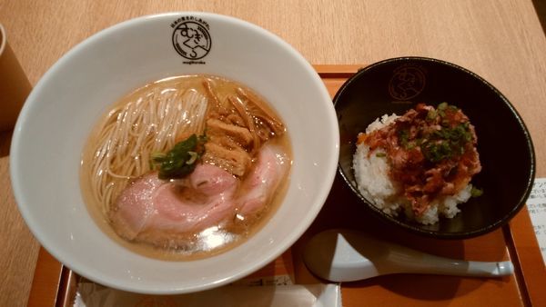 「【柴崎亭 㐂九家 呉田】純煮干そばローストビーフ丼￥1000」@むぎくらべの写真