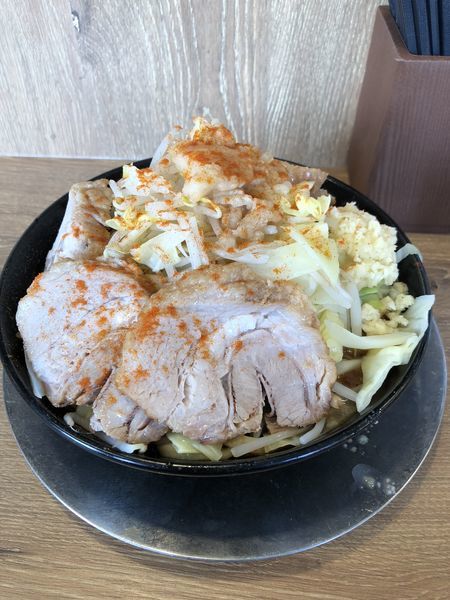 「辛味噌ラーメン大 全マシニンニク 豚増し4枚」@ジャンクガレッジ 熊谷店の写真
