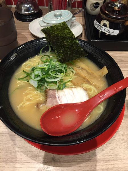 「とんこつラーメン（580円）」@麺屋 やまとの写真