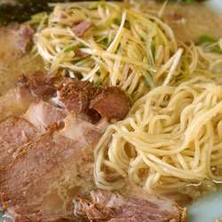 ネギチャーシューメン中盛（麺硬め・脂多め）