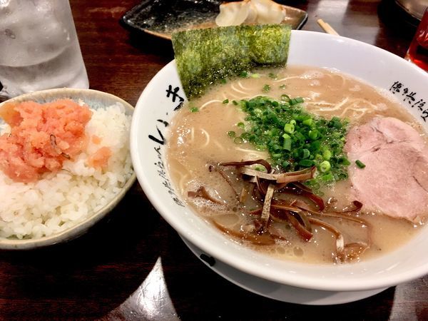 「ラーメン(650円)麺半分」@博多長浜らーめん いっきの写真