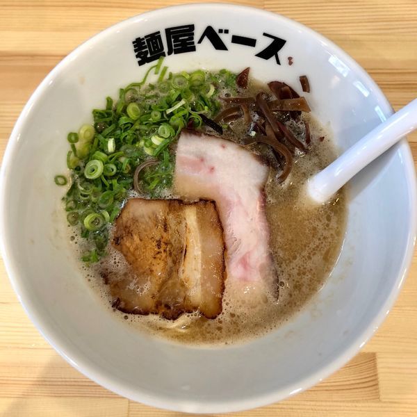 「豚骨ラーメン (700円)」@麺屋 ベースの写真