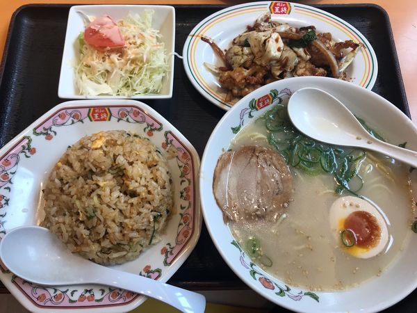 「日替ランチ（牛骨ラーメン）炒飯増量 888円」@餃子の王将 中央林間りんかんモール店の写真