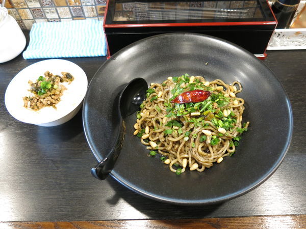 「汁なし担々麺+高菜そぼろ半丼：750円」@ラーメン 嵬力の写真
