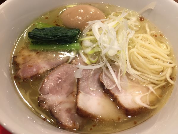 「塩そば 味玉入り（1000円）」@メンヤ シモヤマの写真