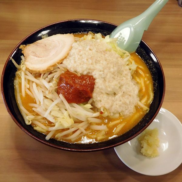 「激旨辛 背油味噌ラーメン（950円）麺柔らかめ その他普通」@横浜家系ラーメン 壱角家 橋本店の写真