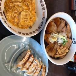 肉そば醤油、エッグライス、ギョウザ