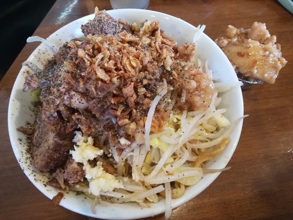 「汁なし(200g)＋豚増し」@ラーメン荘 歴史を刻め 新栄店の写真