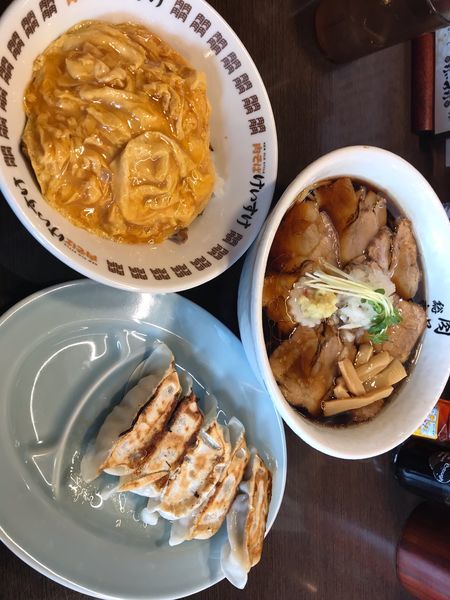 「肉そば醤油、エッグライス、ギョウザ」@肉そば総本山 神保町 けいすけの写真