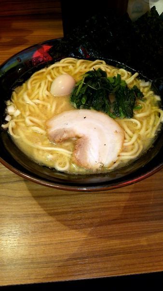 「ラーメン大(860円)・ライス(ランチタイムサービス)」@横浜家系ラーメン 壱角家 西船橋店の写真
