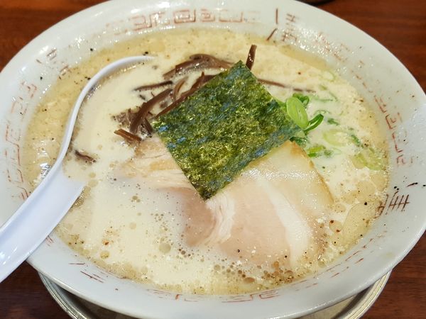 「豚骨塩ラーメン ￥550」@二代目 哲麺 八王子店の写真