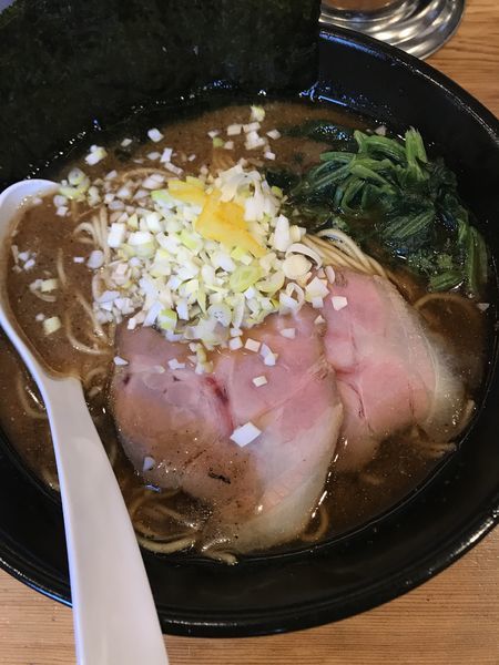 「焦がし煮干し正油らーめん」@竹麓輔らーめん創作工房の写真