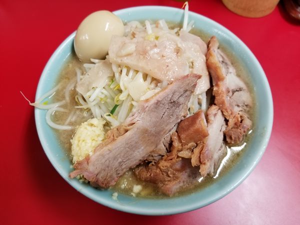 「豚入り+味玉子」@ラーメン二郎 新宿歌舞伎町店の写真