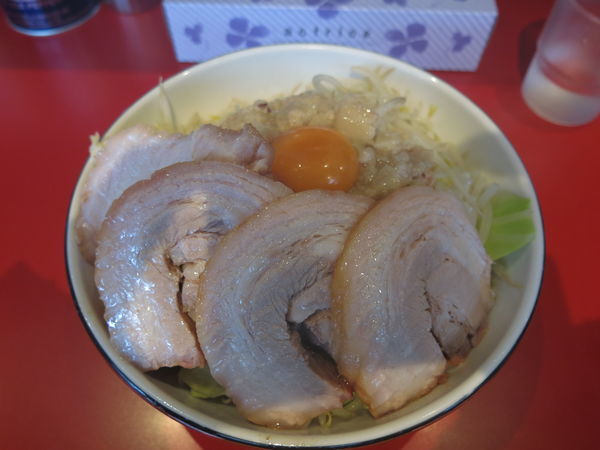「肉増しまぜそば(塩)ニンニクアブラ：900円」@麺処 MORI MORIの写真