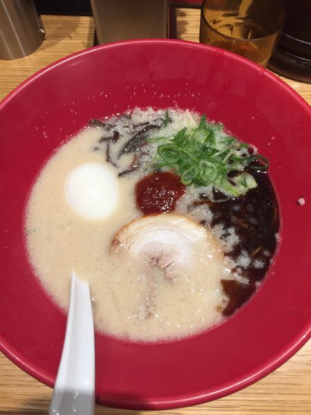 「赤丸新味+半熟塩たまご ¥850+80」@博多一風堂 本厚木ミロードイースト店の写真