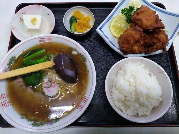 「ラーメンセット [からあげ 半ライス 小鉢] 800円」@おたふく食堂の写真