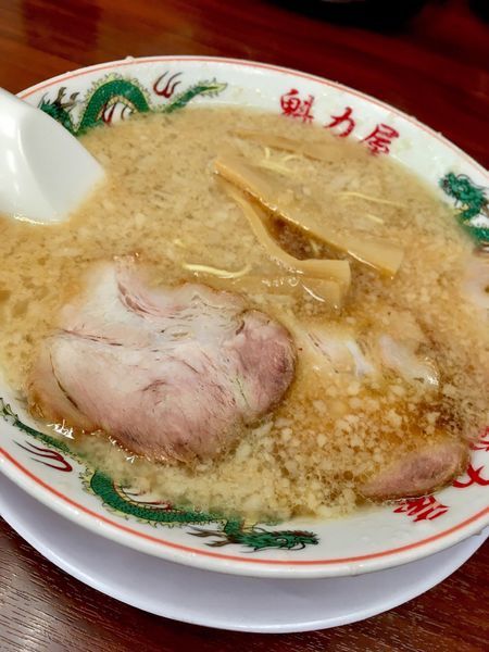 「特製醤油ラーメン(650円)半麺ネギ抜き脂多め」@ラーメン魁力屋 五反田店の写真