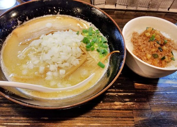 「とりそば(塩)750　本日のごはん(ひき肉ごはん)150」@麺堂 稲葉 Kuki styleの写真