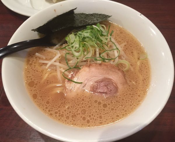 「濃厚とんこつ醤油ノーマル」@ラーメン春樹 小田原店の写真