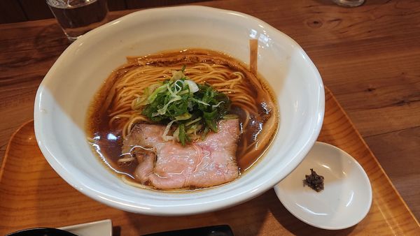 「醤油と貝のラーメン(プロトタイプ)」@ラーメン 健やかの写真