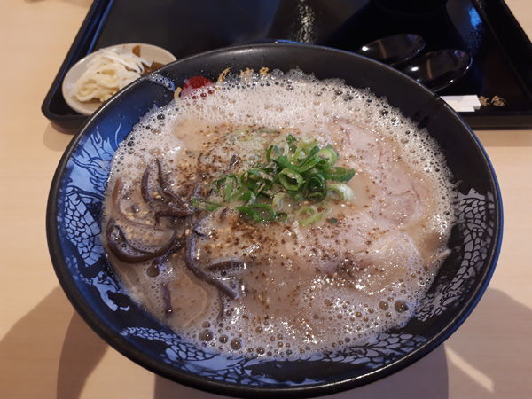 「ラーメン、バリカタ、替え玉1」@博多一幸舎 ららぽーと立川立飛店の写真
