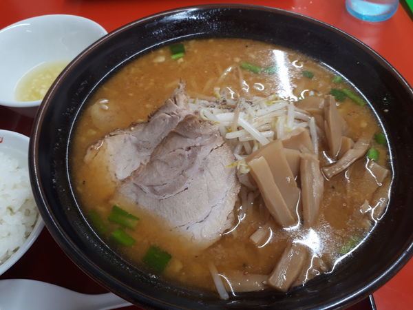 「味噌チャーシュー3枚、にんにく増し、メンマ」@くるまやラーメン 東村山店の写真