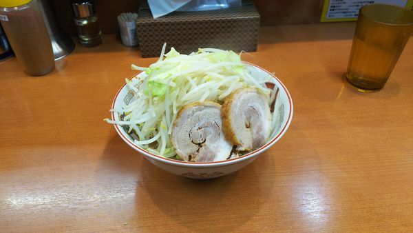 「小ラーメン ニンニクヤサイ」@ラーメン豚山 大塚店の写真