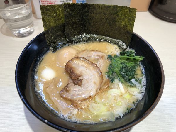 「味玉醤油豚骨ラーメン」@ゴル麺 横浜本店の写真