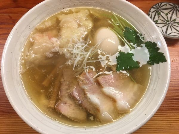 「特製塩らーめん（大盛）+炙り肉飯+缶ビール」@純手打ち 麺と未来の写真