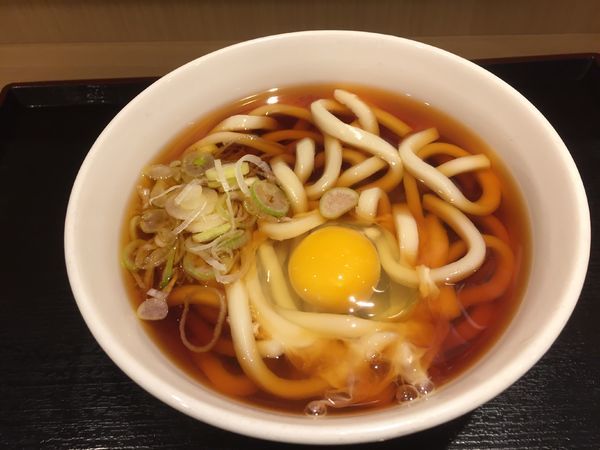 「月見うどん¥390」@いろり庵きらく 南浦和店の写真